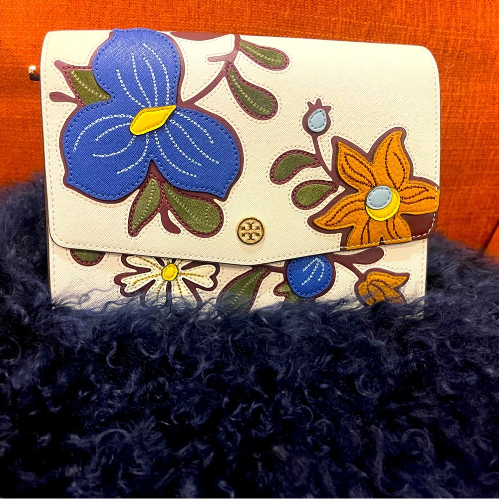 Tory Burch Robinson Appliqué convertible shoulder bag in new ivory Never Used